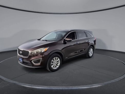 Used 2016 Kia Sorento LX w/ LX Convenience Package image 4