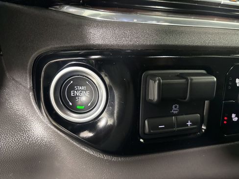 Used 2025 GMC Sierra 1500 SLT image 19