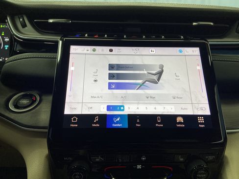 Used 2023 Jeep Grand Cherokee 4WD 4xe image 17