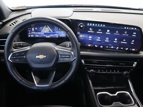 Used 2025 Chevrolet Traverse LT w/ Driver Confidence Package AWD/4WD image 11