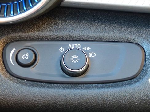 Used 2025 Chevrolet Trax LT image 22