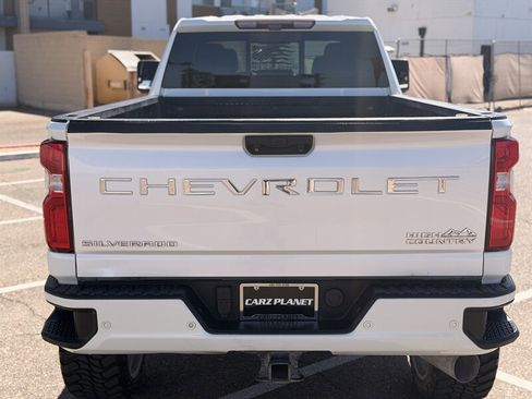 Used 2021 Chevrolet Silverado 2500 High Country w/ Technology Package image 4