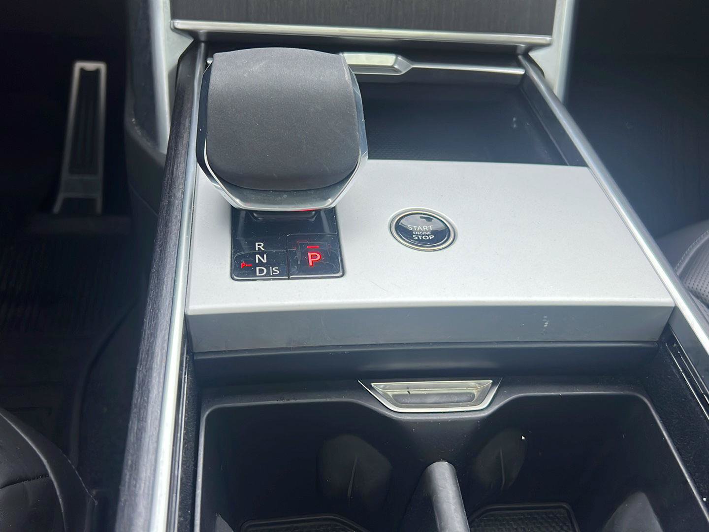Certified 2026 Land Rover Range Rover SE AWD/4WD image 14