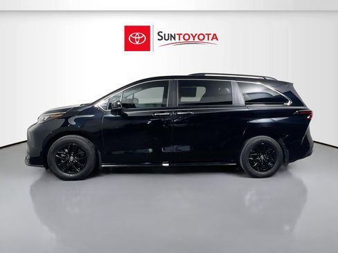 Used 2025 Toyota Sienna XLE image 7