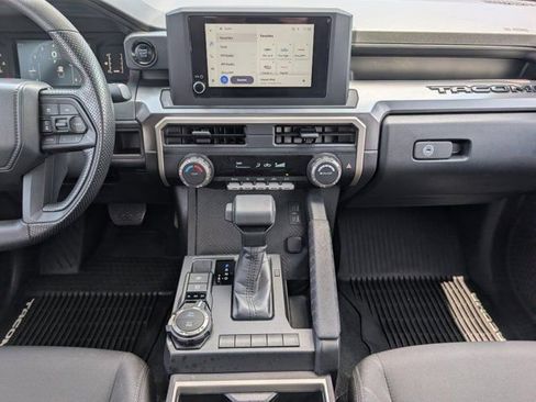 Used 2025 Toyota Tacoma SR5 AWD/4WD image 7