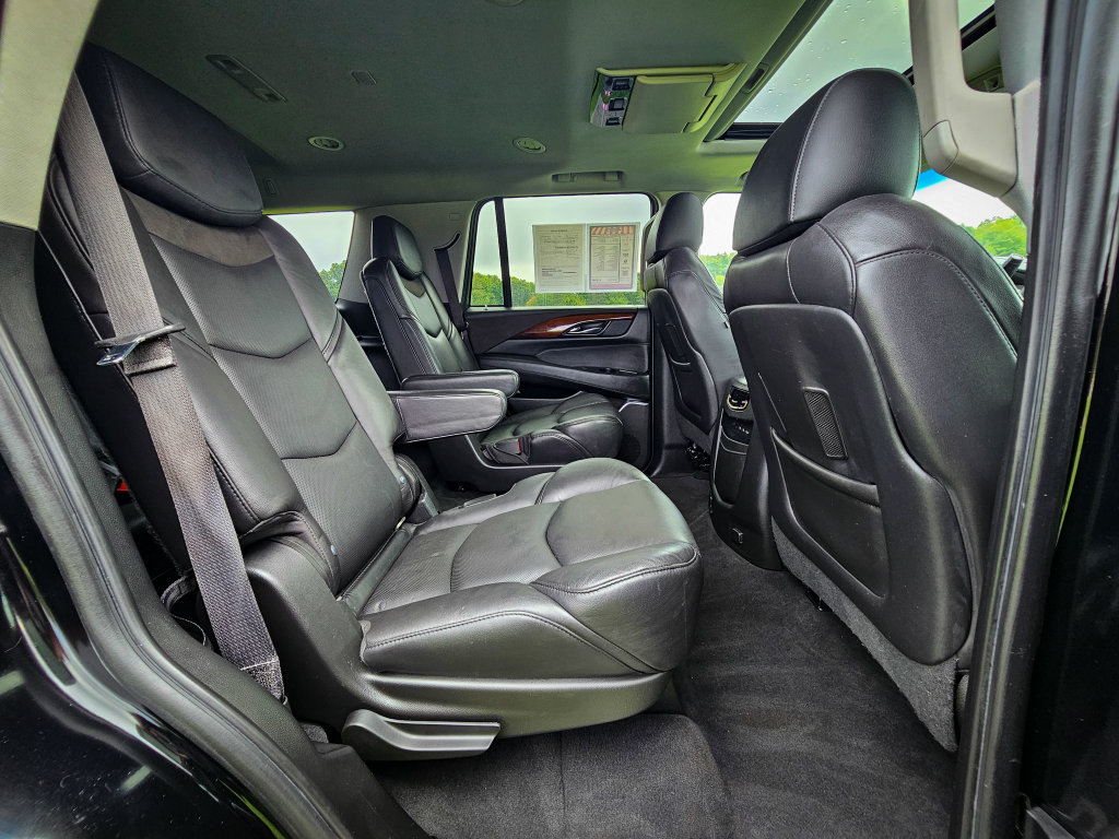 Used 2020 Cadillac Escalade Luxury w/ Escalade Sport Edition RWD image 46