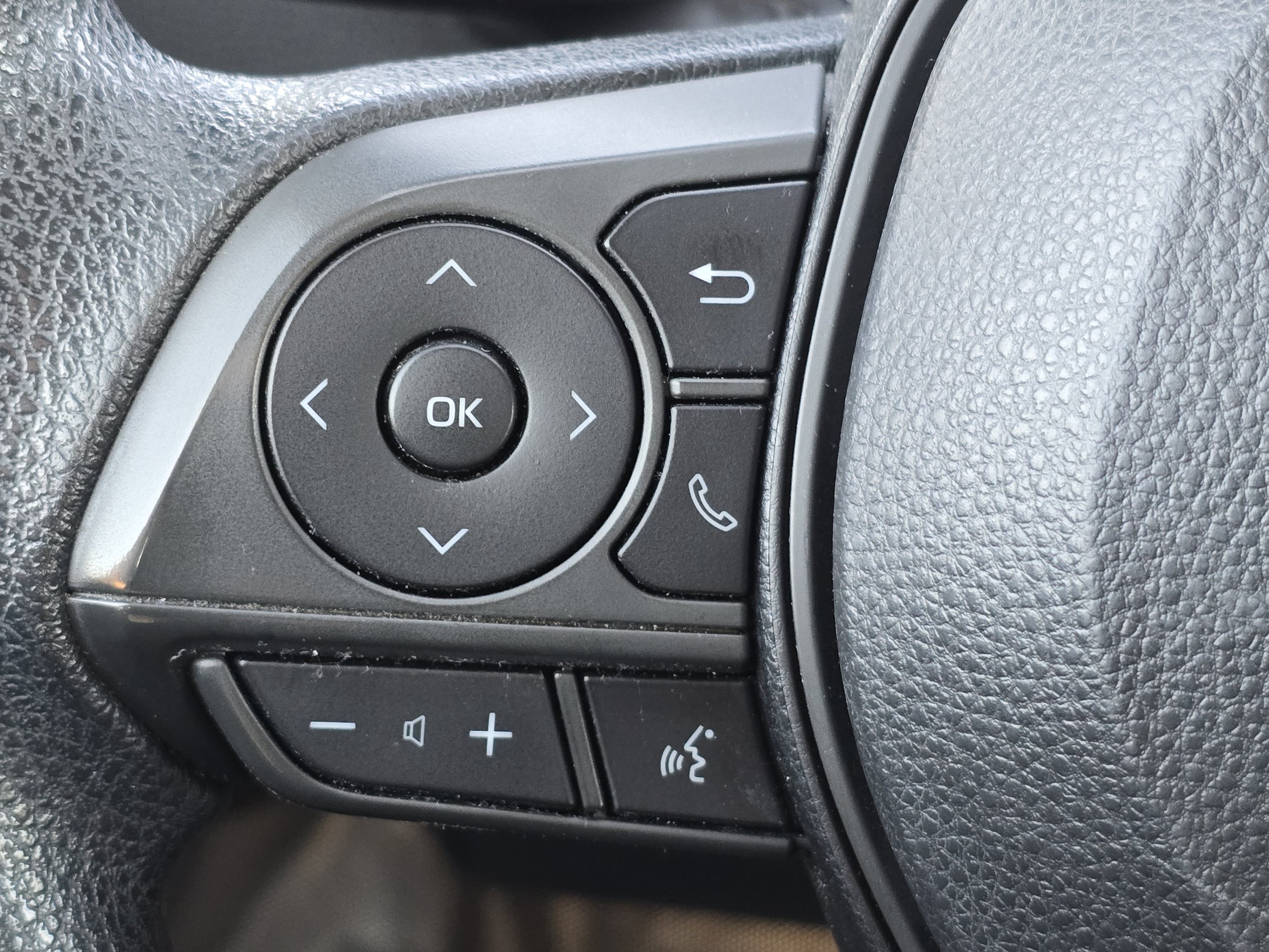 Used 2020 Toyota Corolla LE FWD image 17