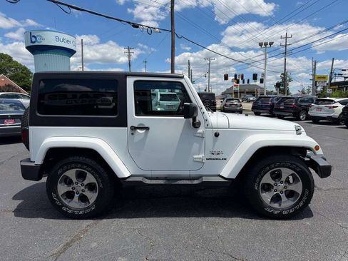 Used 2017 Jeep Wrangler Sahara w/ Connectivity Group AWD/4WD image 4