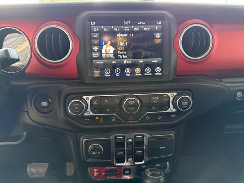 Used 2020 Jeep Wrangler Unlimited Rubicon w/ Uconnect 4C Nav & Sound Group AWD/4WD image 16