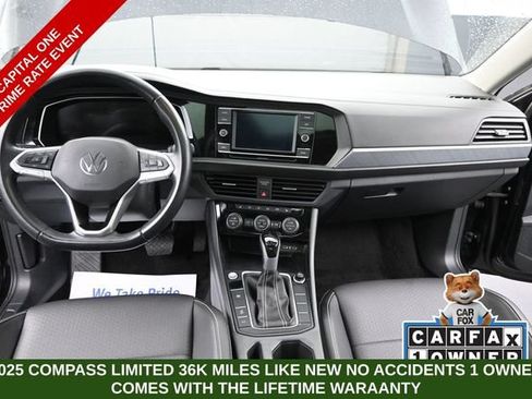 Used 2024 Volkswagen Jetta SE FWD image 31