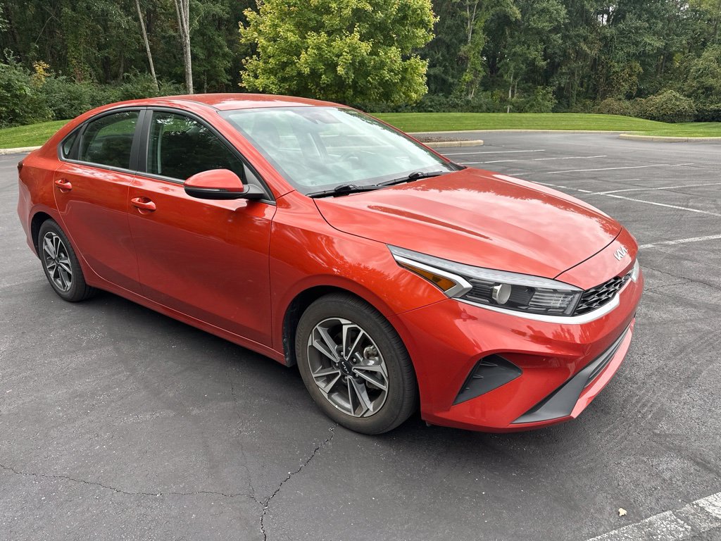 Used 2023 Kia Forte LXS w/ LXS Technology Package FWD image 3