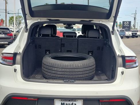 Used 2024 Porsche Macan AWD/4WD image 27