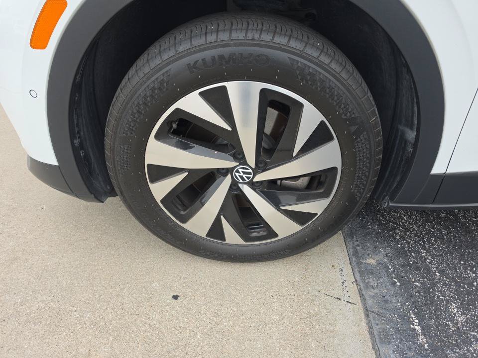 Used 2023 Volkswagen ID.4 Pro AWD/4WD image 14