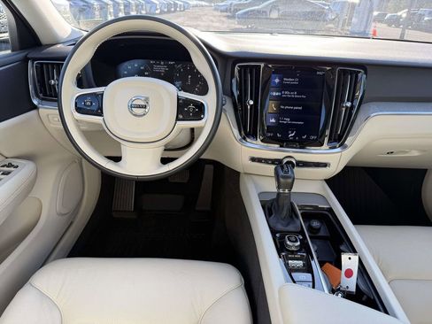 Used 2021 Volvo V60 T5 Cross Country image 8