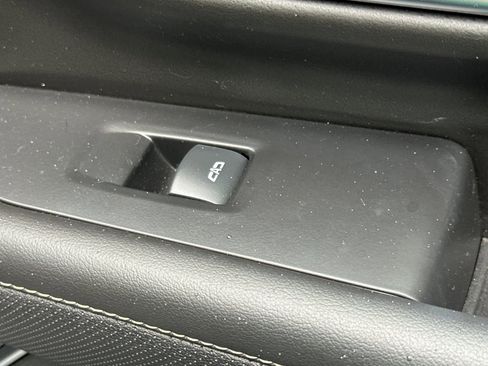 Used 2024 GMC Yukon XL SLT image 21