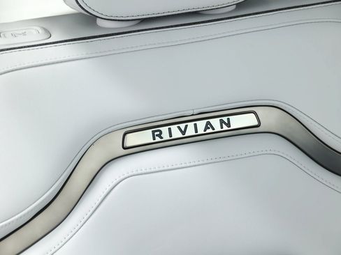 Used 2024 Rivian R1S Adventure AWD/4WD image 95
