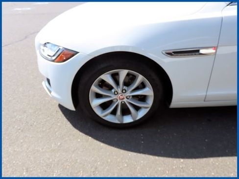 Used 2018 Jaguar XF Premium AWD/4WD image 4