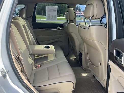 Used 2015 Jeep Grand Cherokee Overland AWD/4WD image 11