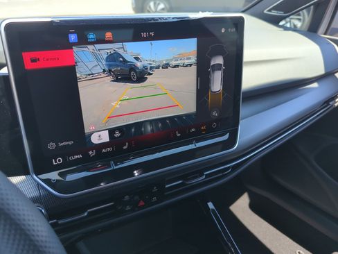 New 2025 Volkswagen Golf SE image 28