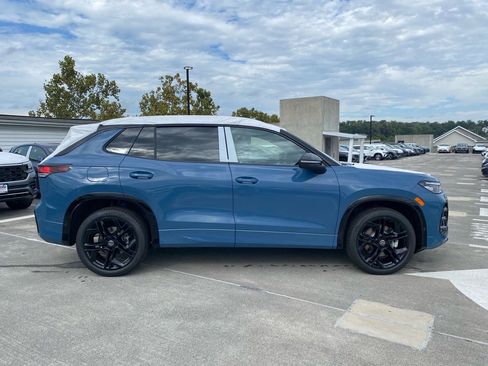 New 2025 Volkswagen Tiguan SE R-Line image 2