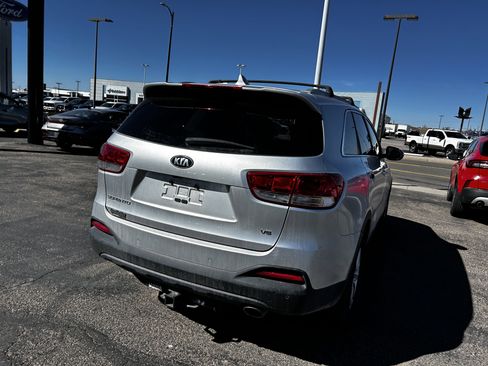 Used 2016 Kia Sorento LX w/ LX Convenience Package image 5