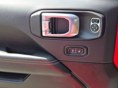 Used 2025 Jeep Wrangler Unlimited Sahara AWD/4WD image 27