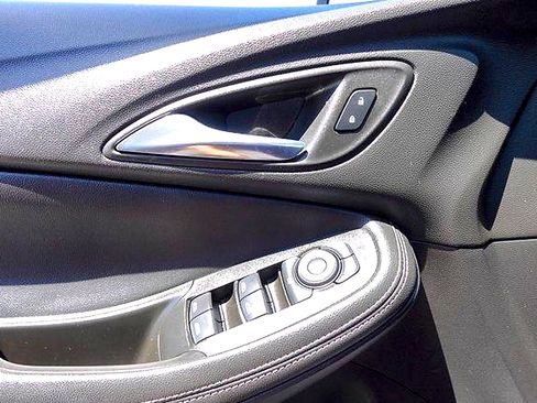 Used 2022 Buick Encore GX Select AWD/4WD image 11