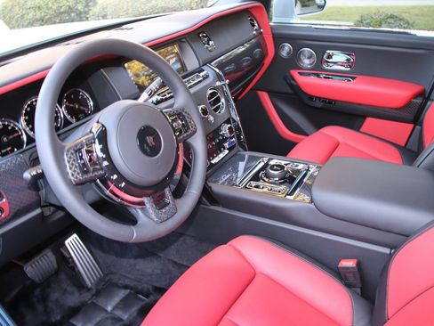 Used 2023 Rolls-Royce Cullinan Black Badge w/ Driver's Package image 8