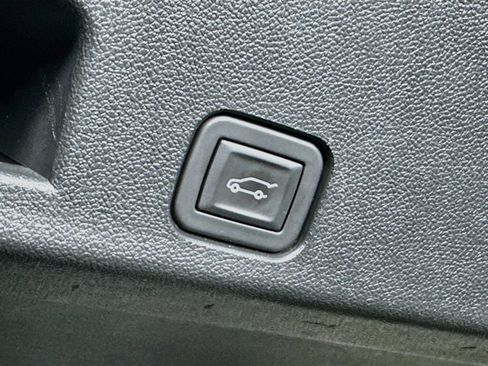 Used 2025 Buick Enclave Preferred FWD image 30
