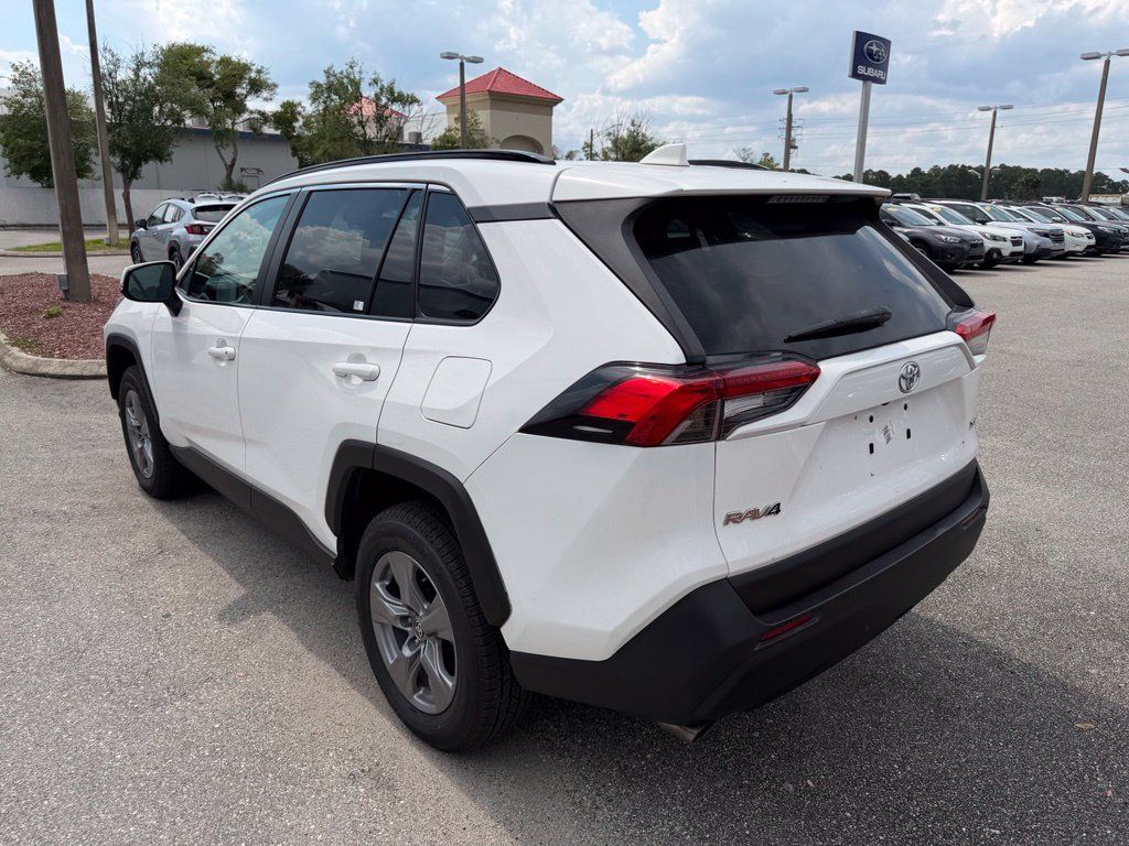 Used 2022 Toyota RAV4 XLE w/ Convenience Package FWD image 7