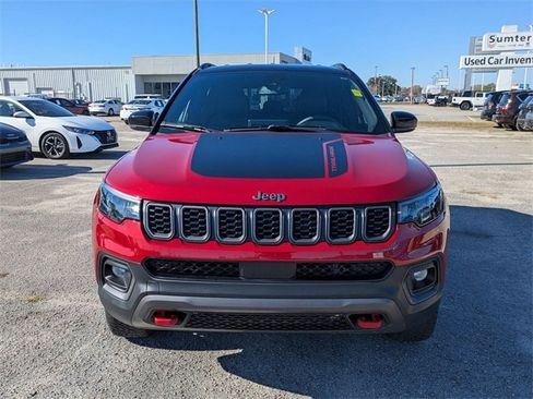 Used 2024 Jeep Compass Trailhawk image 8