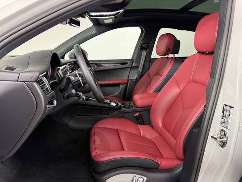 New 2026 Porsche Macan AWD/4WD image 5