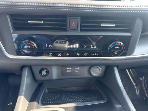 Used 2025 Nissan Rogue SV image 19