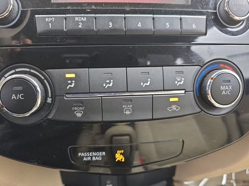 Used 2015 Nissan Rogue S image 18