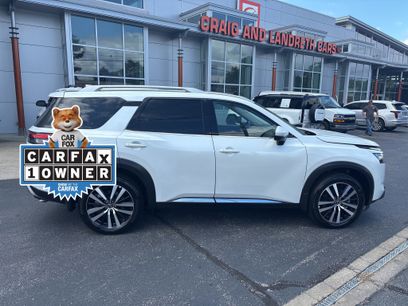 Used 2025 Nissan Pathfinder Platinum
