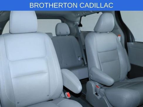 Used 2020 Toyota Sienna XLE w/ XLE Navigation Package FWD image 26