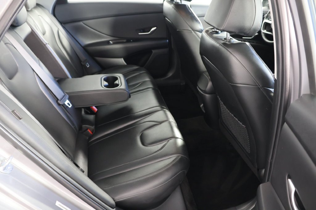 Used 2025 Hyundai Elantra Limited FWD image 23