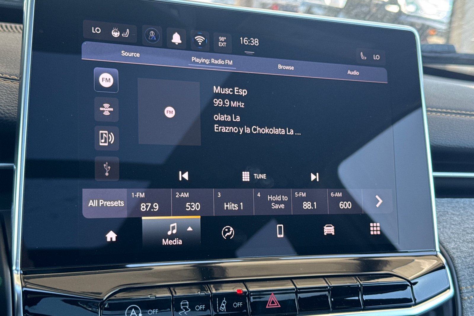New 2026 Jeep Compass Latitude AWD/4WD image 17