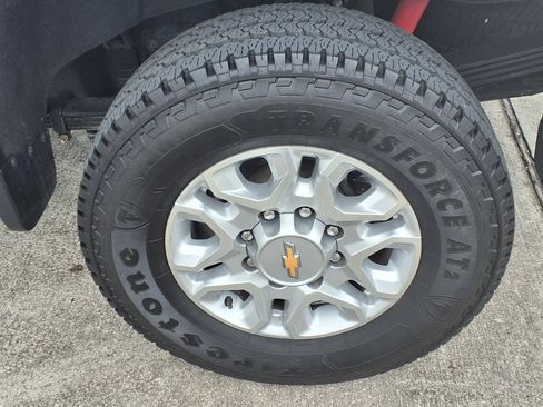 Used 2024 Chevrolet Silverado 2500 LT AWD/4WD image 10