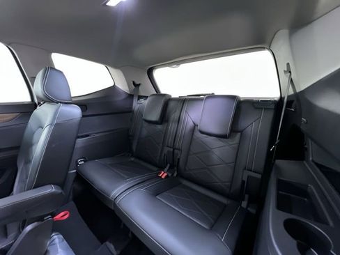 Used 2025 Volkswagen Atlas SE image 23