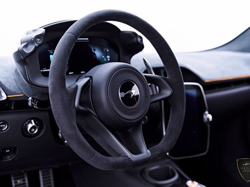 Used 2025 McLaren Artura RWD image 53