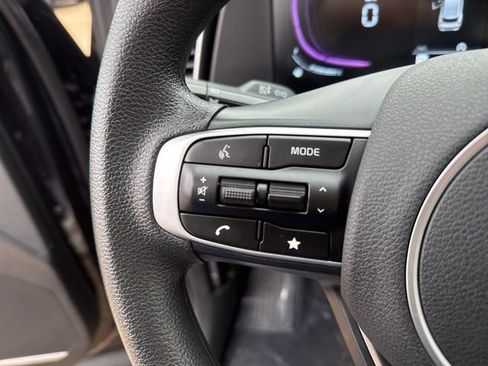 Used 2025 Kia Sportage LX image 16