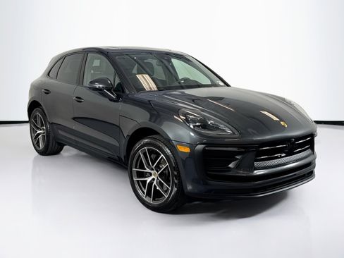 Certified 2025 Porsche Macan image 7