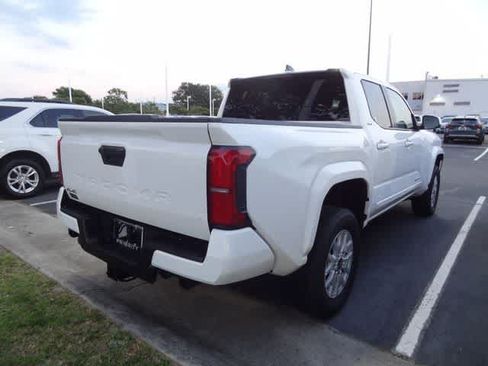 Used 2025 Toyota Tacoma SR5 AWD/4WD image 4