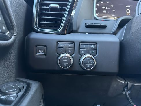 Used 2024 GMC Sierra 2500 AT4 w/ AT4 Premium Plus Package image 24