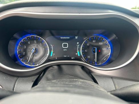 Used 2026 Chrysler Pacifica Select FWD image 12