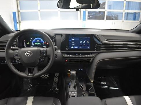 Used 2025 Toyota Camry SE FWD image 5