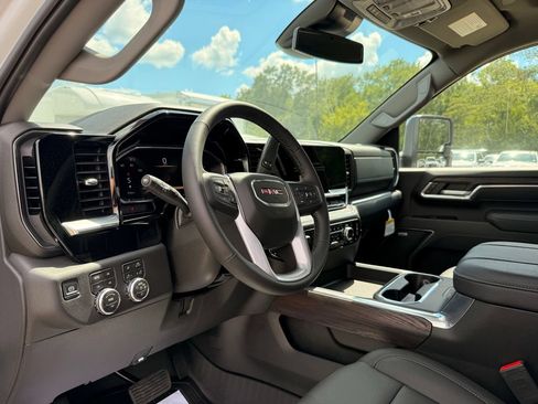 New 2026 GMC Sierra 2500 SLT AWD/4WD image 13