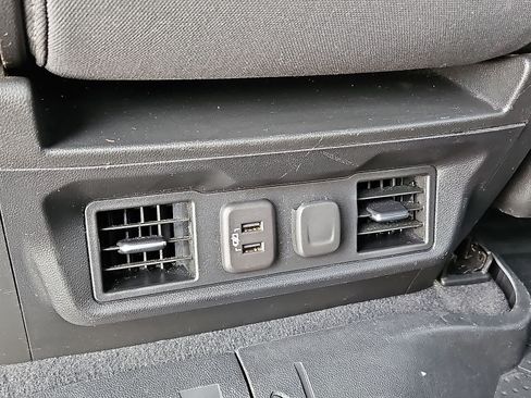 Used 2022 Chevrolet Silverado 1500 LT AWD/4WD image 26