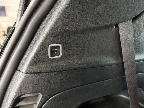 Used 2025 Chrysler Pacifica Limited FWD image 21